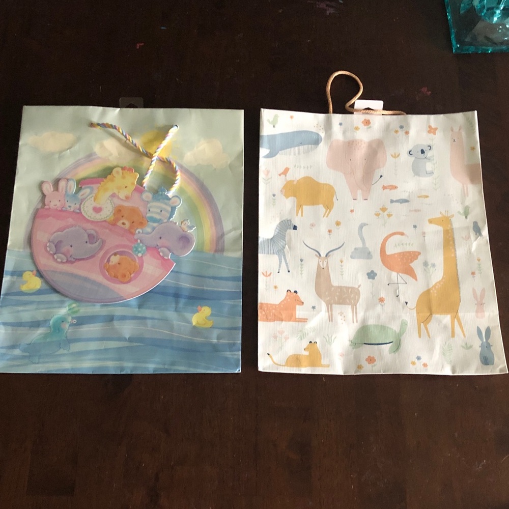 🛍️ Hallmark Pastel Animal Baby Shower Gift Bag Set
